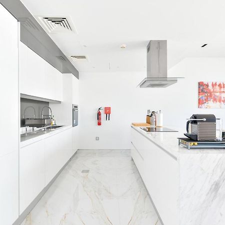 Luxury 2 Bedroom Beachfront Apt W Stunning Sea View Dubai Ngoại thất bức ảnh