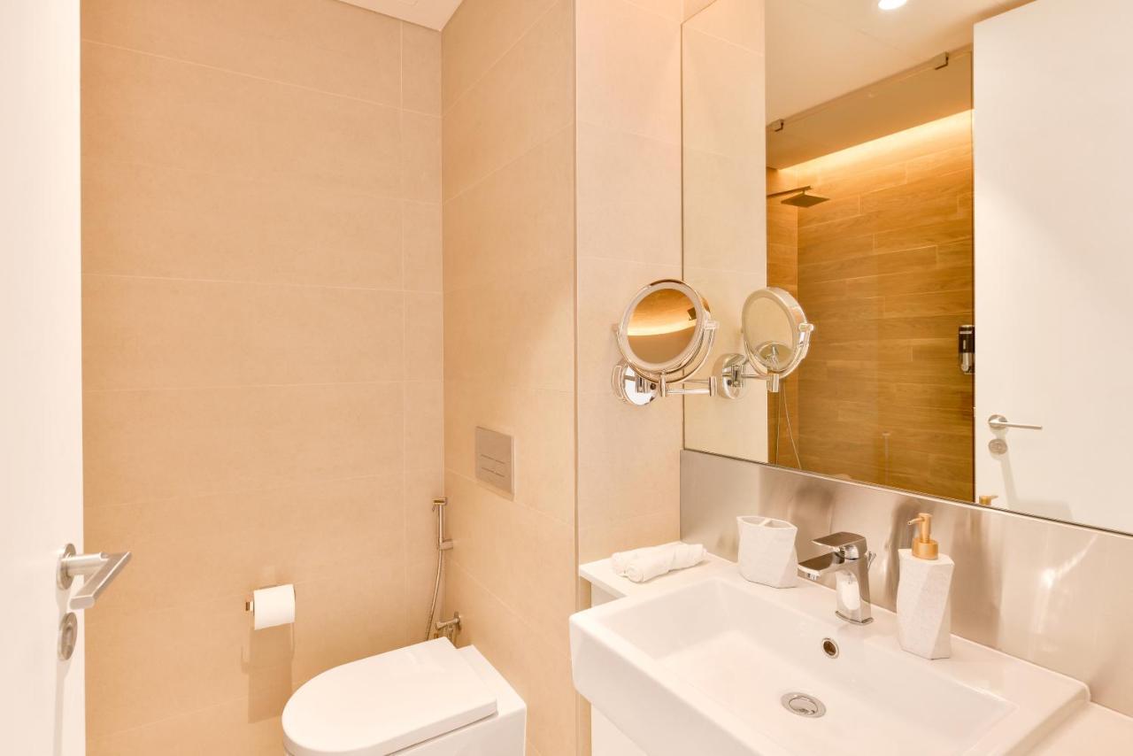Luxury 2 Bedroom Beachfront Apt W Stunning Sea View Dubai Ngoại thất bức ảnh