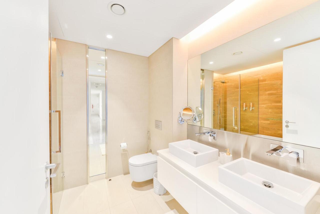 Luxury 2 Bedroom Beachfront Apt W Stunning Sea View Dubai Ngoại thất bức ảnh